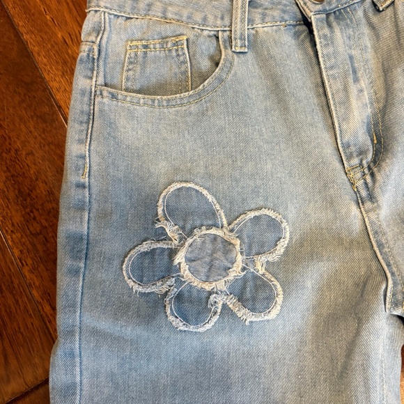 Denim Floral Appliquéd Jeans Raw Hem - Picture 3 of 12
